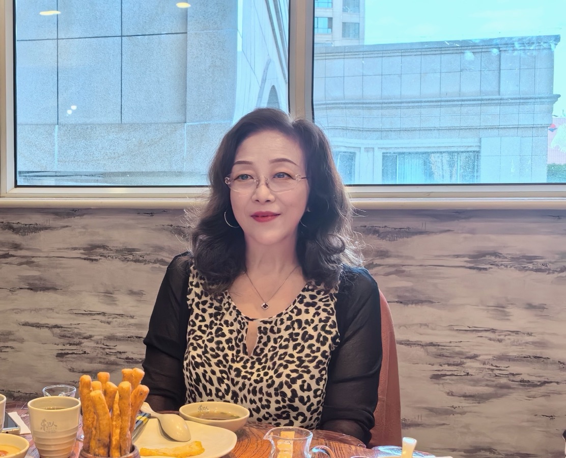 相聚青城，探讨中美诗歌文化-【美国头条】天下诗歌联盟【世界诗人名人展】（特刊）（图33）