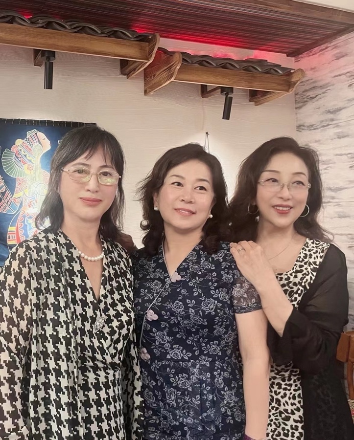 相聚青城，探讨中美诗歌文化-【美国头条】天下诗歌联盟【世界诗人名人展】（特刊）（图38）