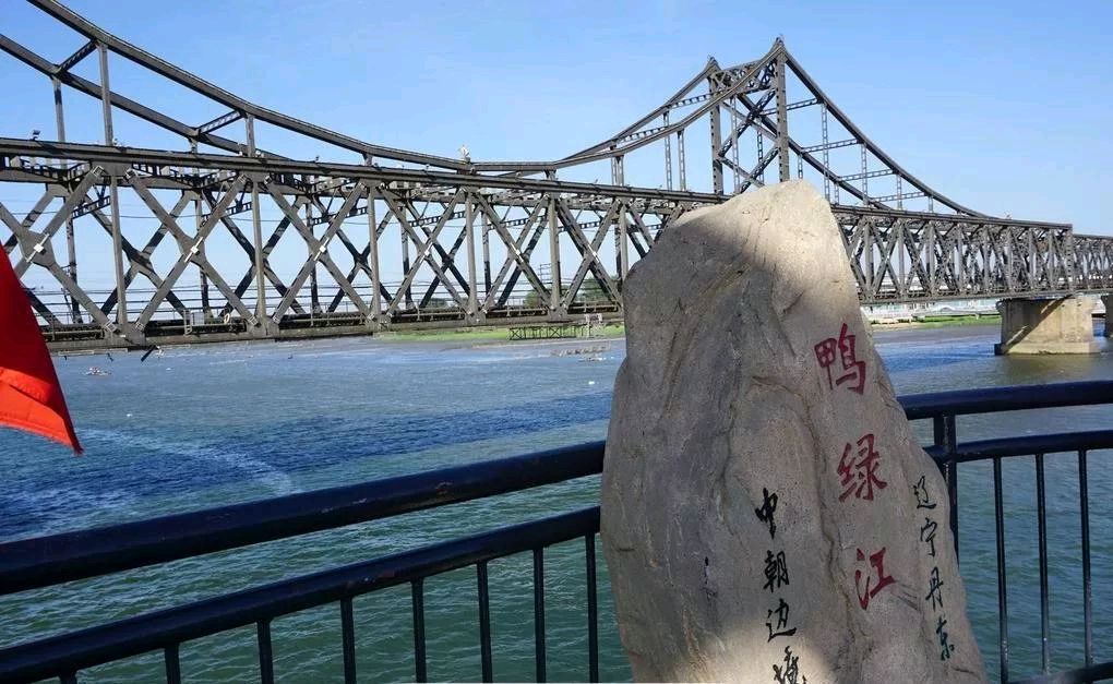 丹东掠影（三首） 吉耀国／诗 1、 鸭绿江2、河口广场瞭望 3、 安东老街（图3）