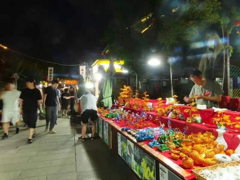 日照夜市的灯火 图文／张宏 主编／段昭 京津沪头条（图3）