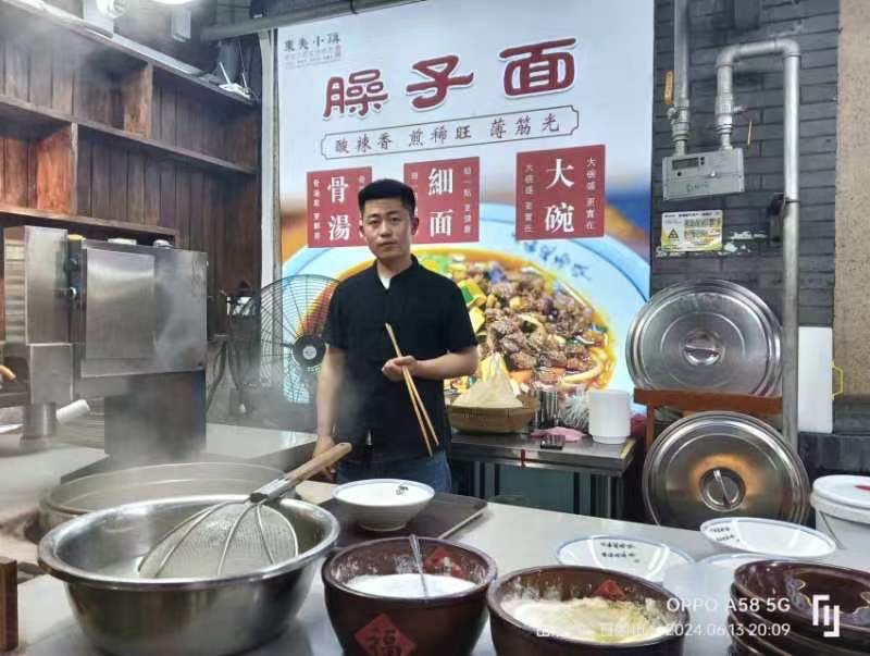 日照夜市的灯火 图文／张宏 主编／段昭 京津沪头条（图4）