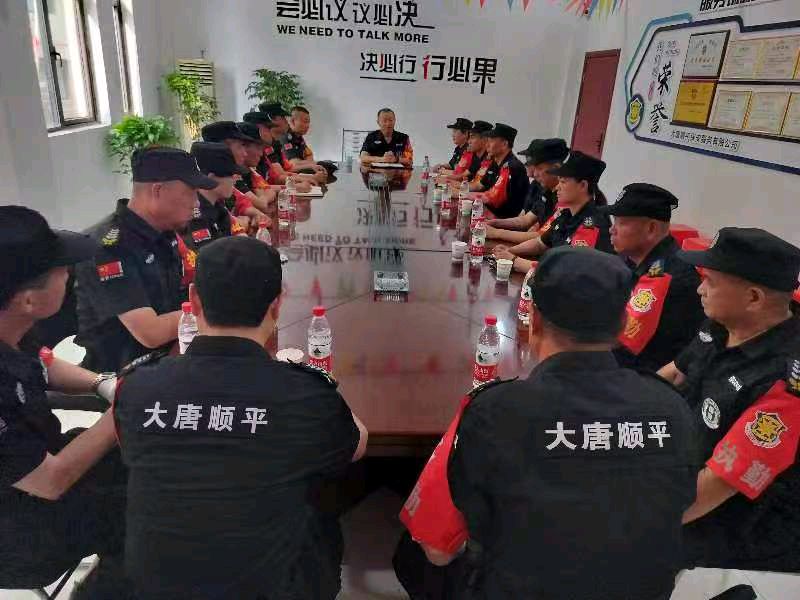 【中國新聞詩雯網】界首市大唐顺平保安服务公司“护航中考”（图3）