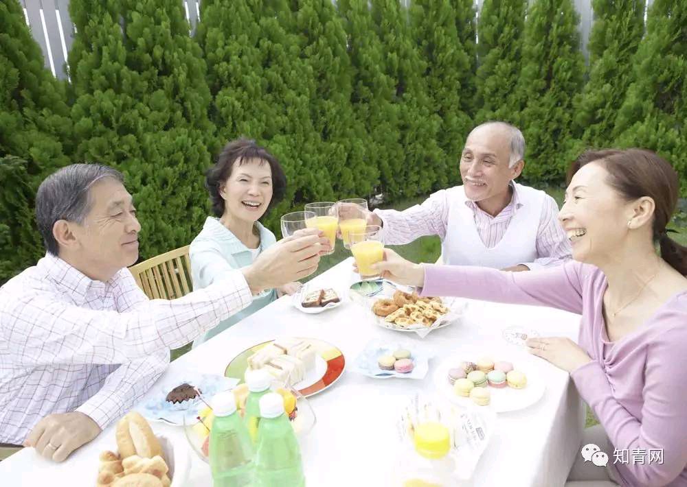 藏头诗:老年聚会比健康文/王俊杰(天津)（图3）