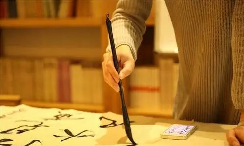 【海外诗译】精品双语朗诵《优雅地老去》作者｜欧阳天、英译｜静好、审译｜吴伟雄、朗诵｜张淑琴（图5）