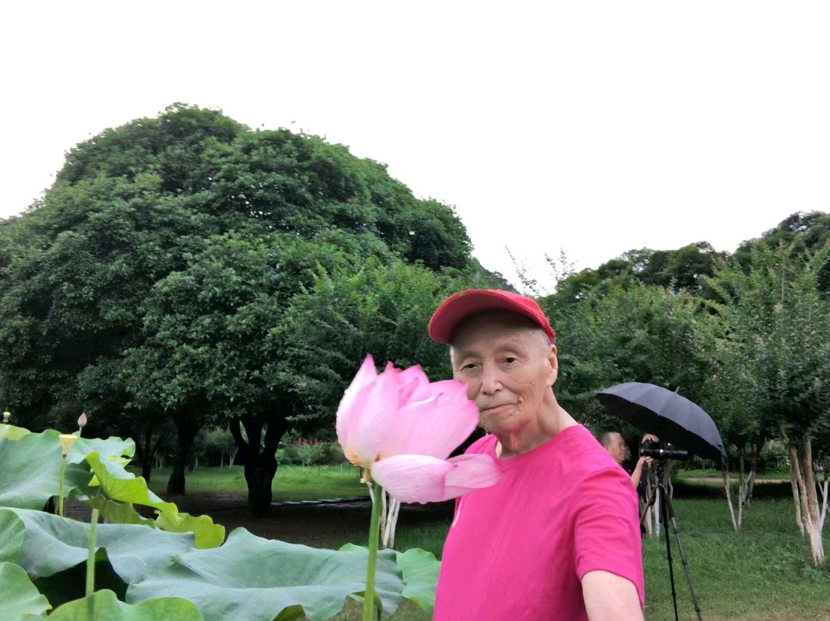 中国楹联野草诗社十二（江苏）研修院067期微刊《六月荷花别样红》（图77）