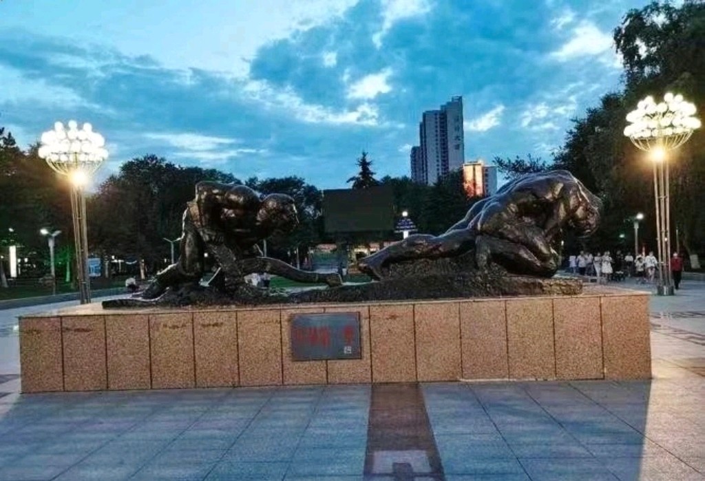 聆听 ‖ 泰山朗诵电影《有一个地方叫石河子》故事导读 编剧/闫成 配乐合成/弘华（图4）