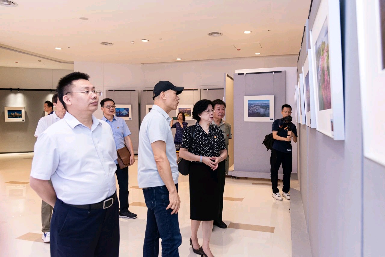 鹏城七月红“最美湾区”风光摄影展开幕（图2）