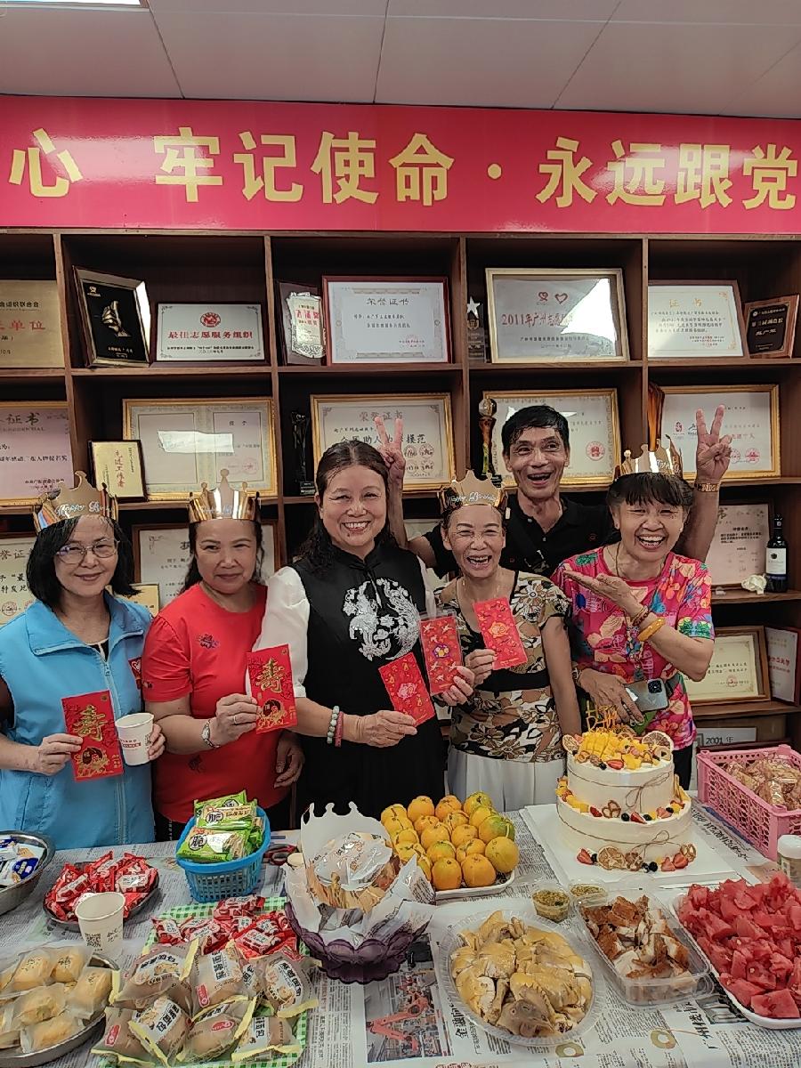 志愿者的集体生日会别开生面（图3）