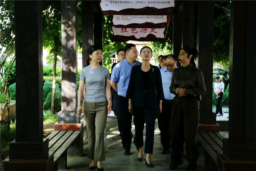 德宏州政府一行到我校参观考察集团化办学成效西双版纳州允景洪小学（图4）