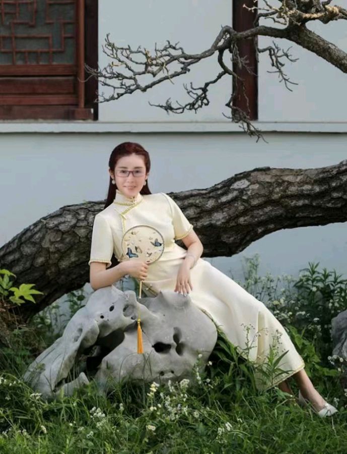 《临屏:九月》作者:如诗.公主小妹.梁朵.灵雪.听雨挽月念如诗.雅玩.庄子蝶一.无言的沉默.了然.落尘.靓丽人生.长青之树.周静伟.洋洋.素素.百合吟吟（图49）