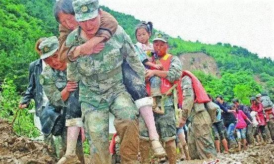 【中华美文赏析】向南方抗洪军警致敬 文/大漠情怀