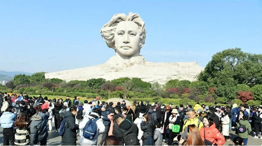 【中华好诗词】分享（河南）优秀诗人蔡春德老师现代诗《大三线放歌》（二）请欣赏（图5）