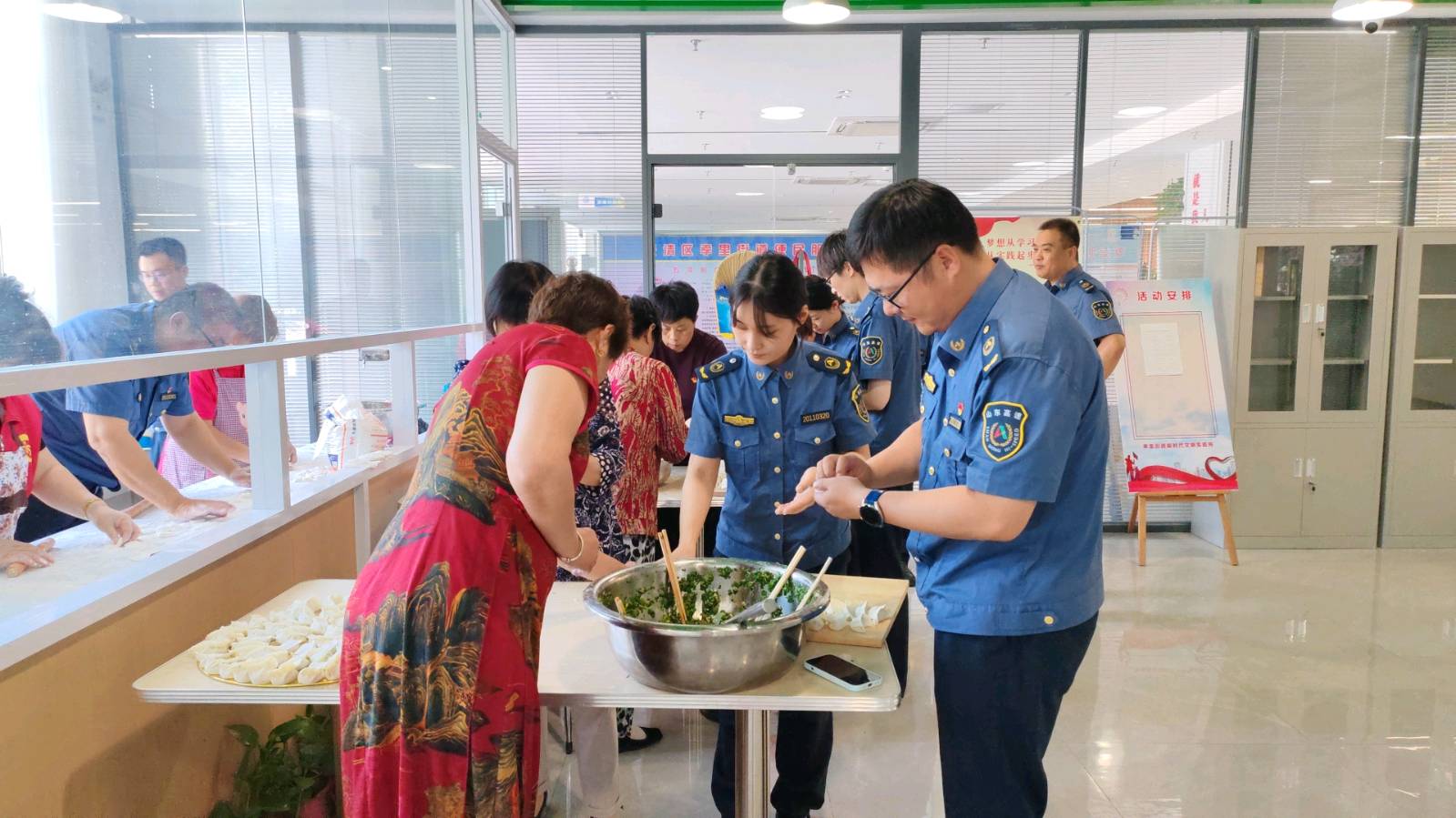 红心向党，真情慰问老党员（图5）