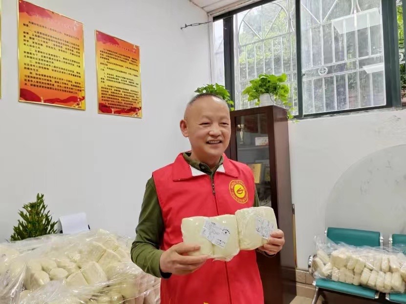 精品双语朗诵《光辉榜样刘代禄》（组诗和散文）作者｜代运通、英译｜静好、审译&朗诵｜薇薇（图7）