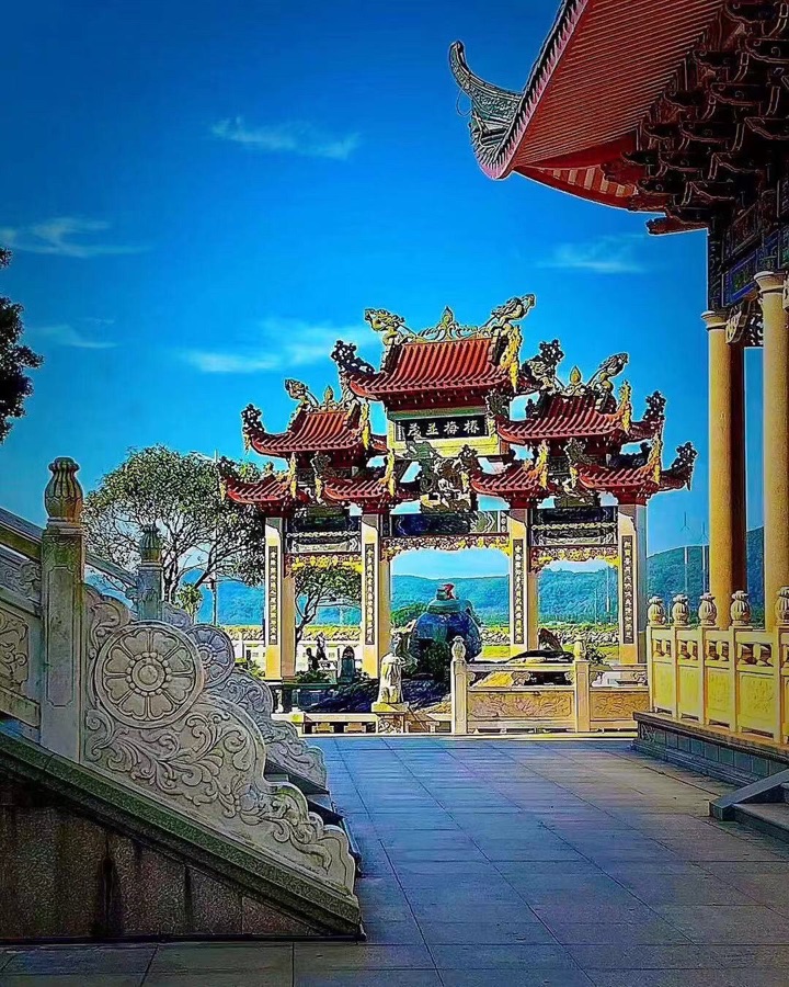 人间天上｜摄影:黃啟榉(香港)配诗:夏智定(香港)