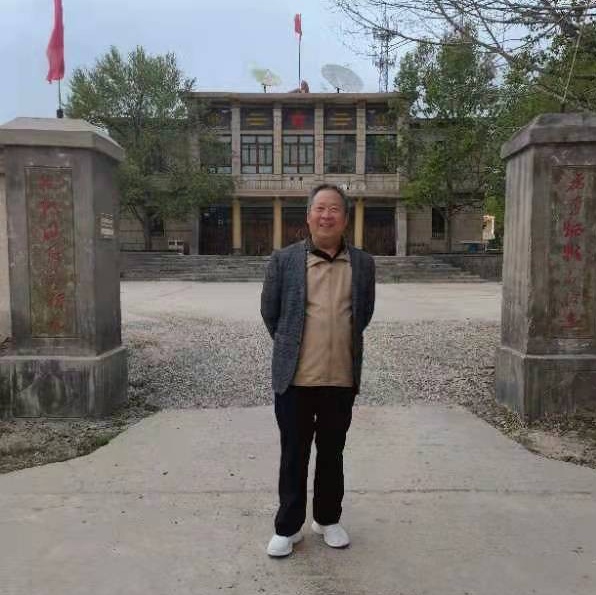 【中华好诗词】分享（江苏）优秀诗人方少春老师《七律*公园漫步随吟》请欣赏（图12）