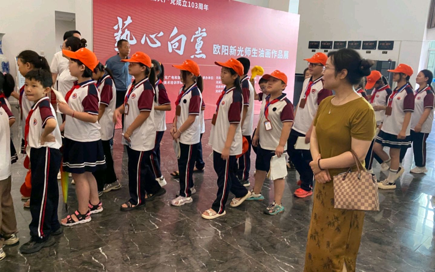 特刊:河间新绘艺校“艺心向党,百卉飘香”暨庆祝中国共产党成立103周年师生美术作品展在河间市美术馆隆重举行!中华诗经阁报道(图26)