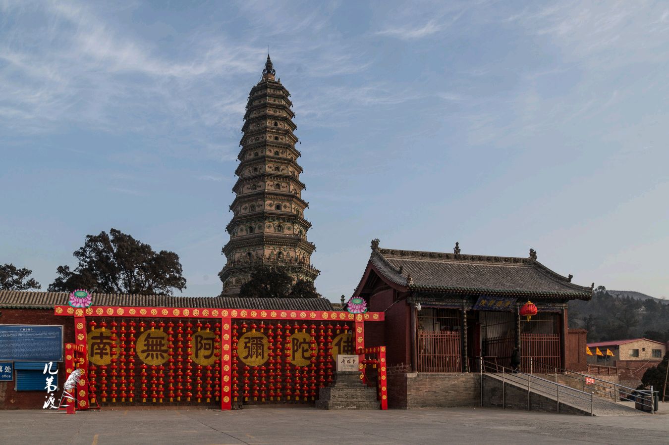 东方书剑的《五律·游广胜寺下寺见霍泉》
