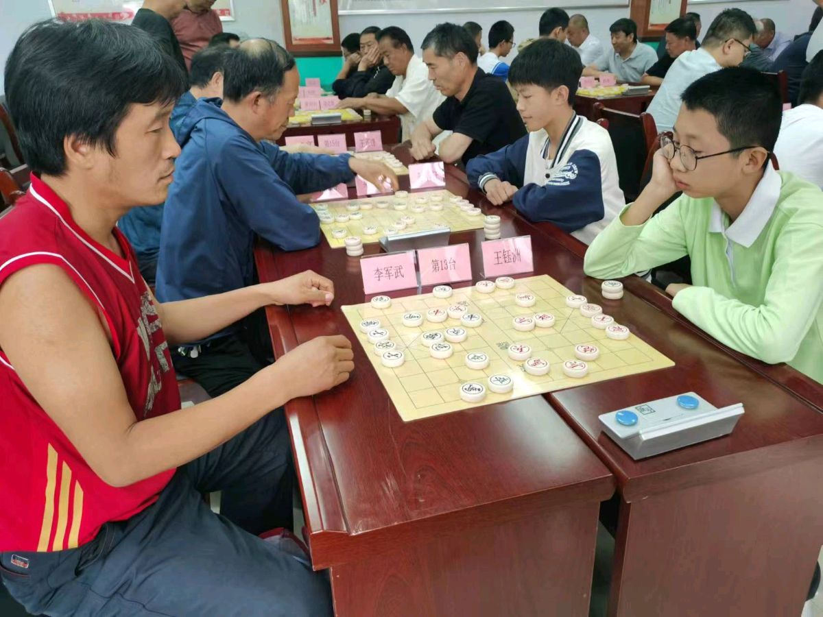 洛南县城关街道东街社区第三届“仓圣杯”中国象棋公开赛成功举办（图3）