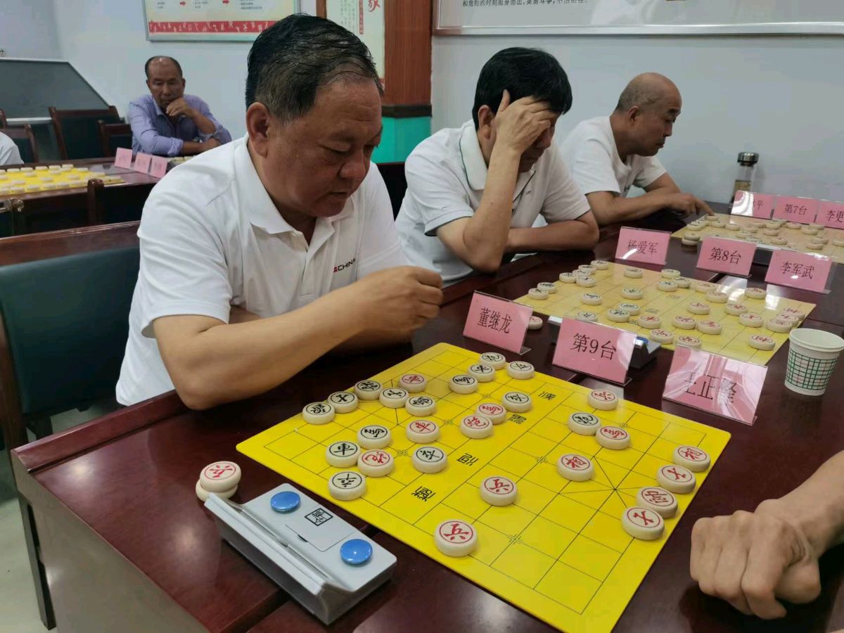 洛南县城关街道东街社区第三届“仓圣杯”中国象棋公开赛成功举办（图5）