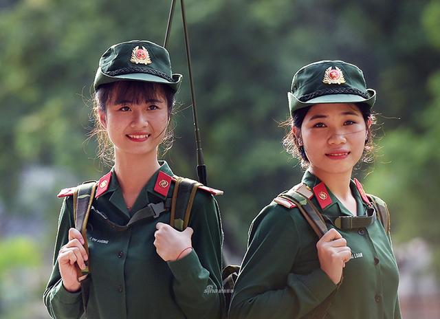 【中华荣耀(点评)】（情景叙事长诗）女兵情缘 作者：雷金钟（图3）