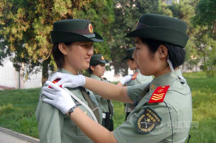 【中华荣耀(点评)】（情景叙事长诗）女兵情缘 作者：雷金钟（图5）