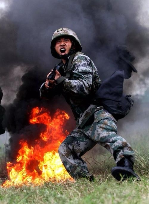 弘扬八一精神永攀高峰-文：卞荔莎（美国）诗歌诺贝尔沙龙【世界诗人名人展】10160期（图7）