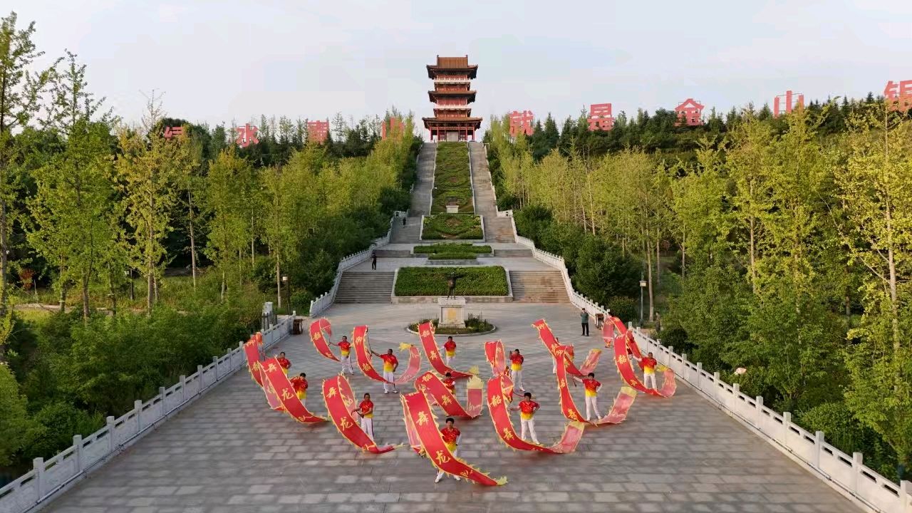 荐赏:舞龙（外三首）//作者:风华依旧//《华夏文坛》征稿//都市头条（图4）