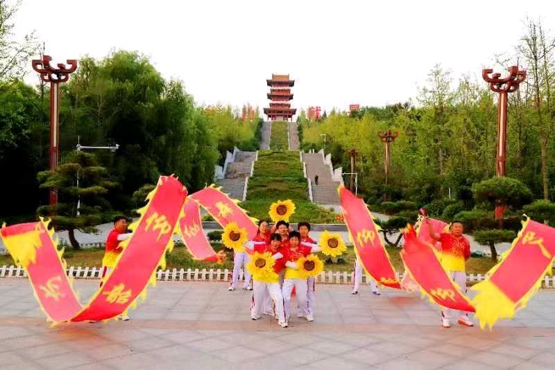荐赏:舞龙（外三首）//作者:风华依旧//《华夏文坛》征稿//都市头条（图5）