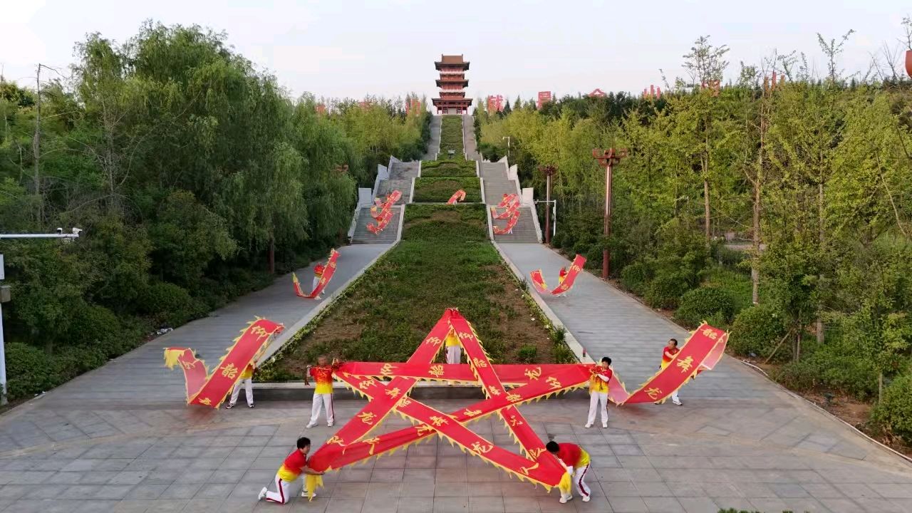 荐赏:舞龙（外三首）//作者:风华依旧//《华夏文坛》征稿//都市头条（图6）