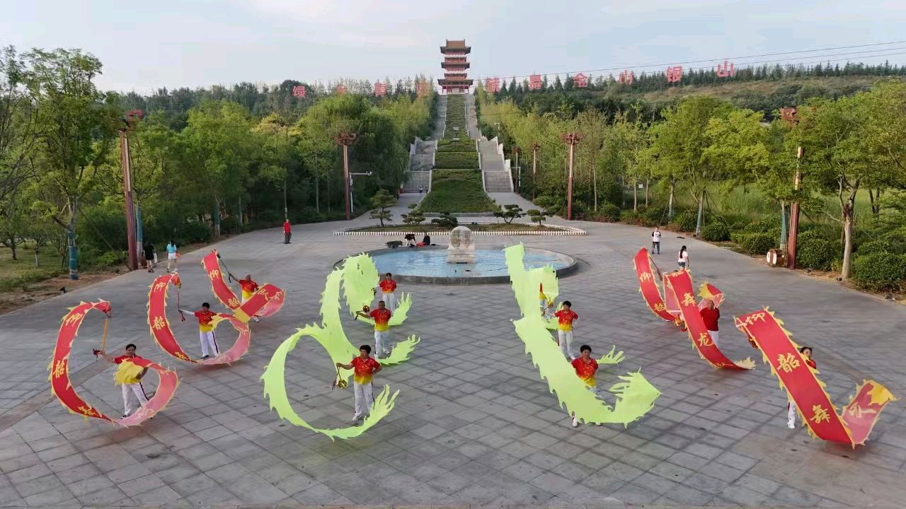 荐赏:舞龙（外三首）//作者:风华依旧//《华夏文坛》征稿//都市头条（图8）