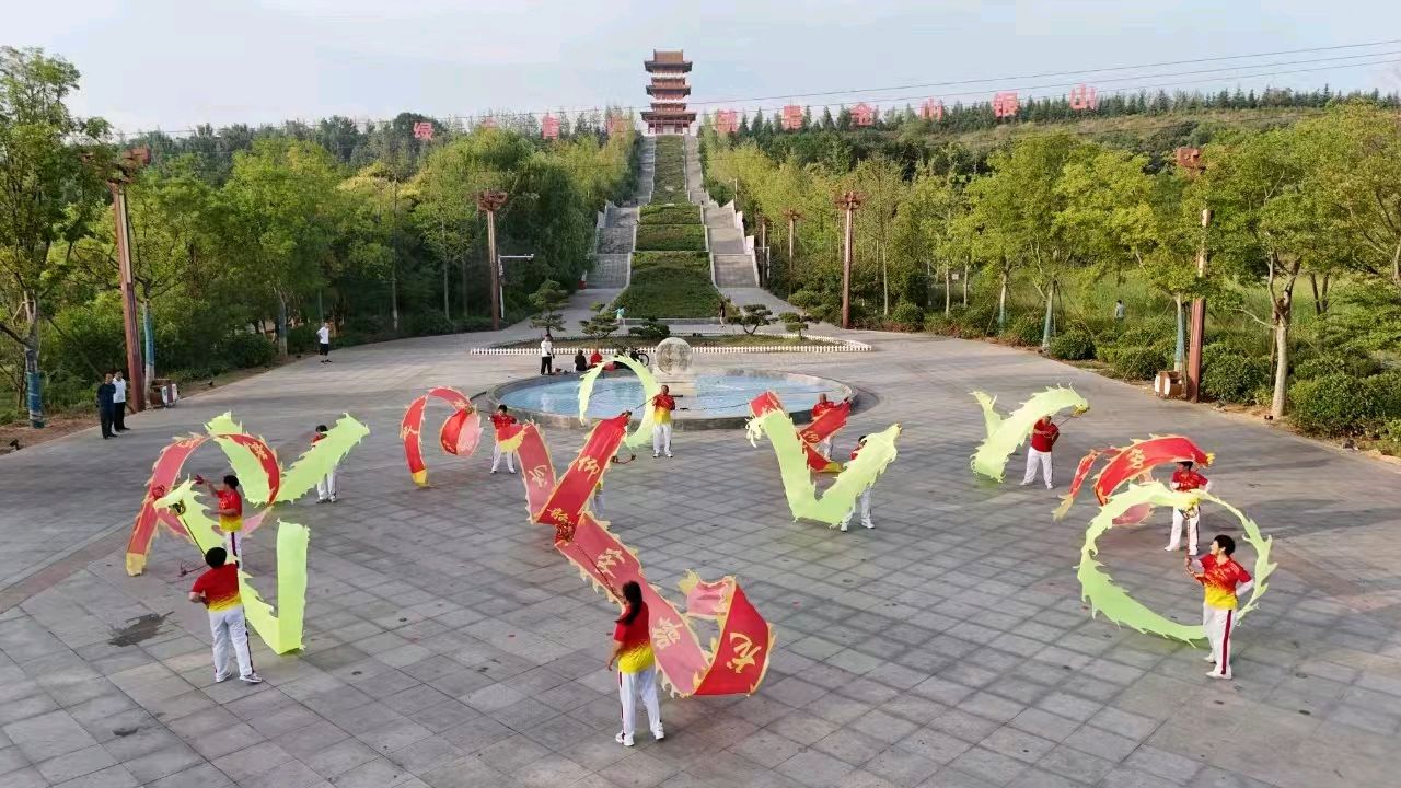 荐赏:舞龙（外三首）//作者:风华依旧//《华夏文坛》征稿//都市头条（图7）