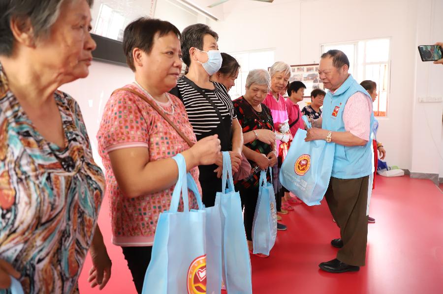 陪医暖心进海龙 健康讲堂送关爱（图14）