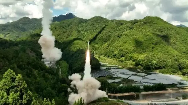 《七律 · 八一感怀》二首 文/刘国星（图3）