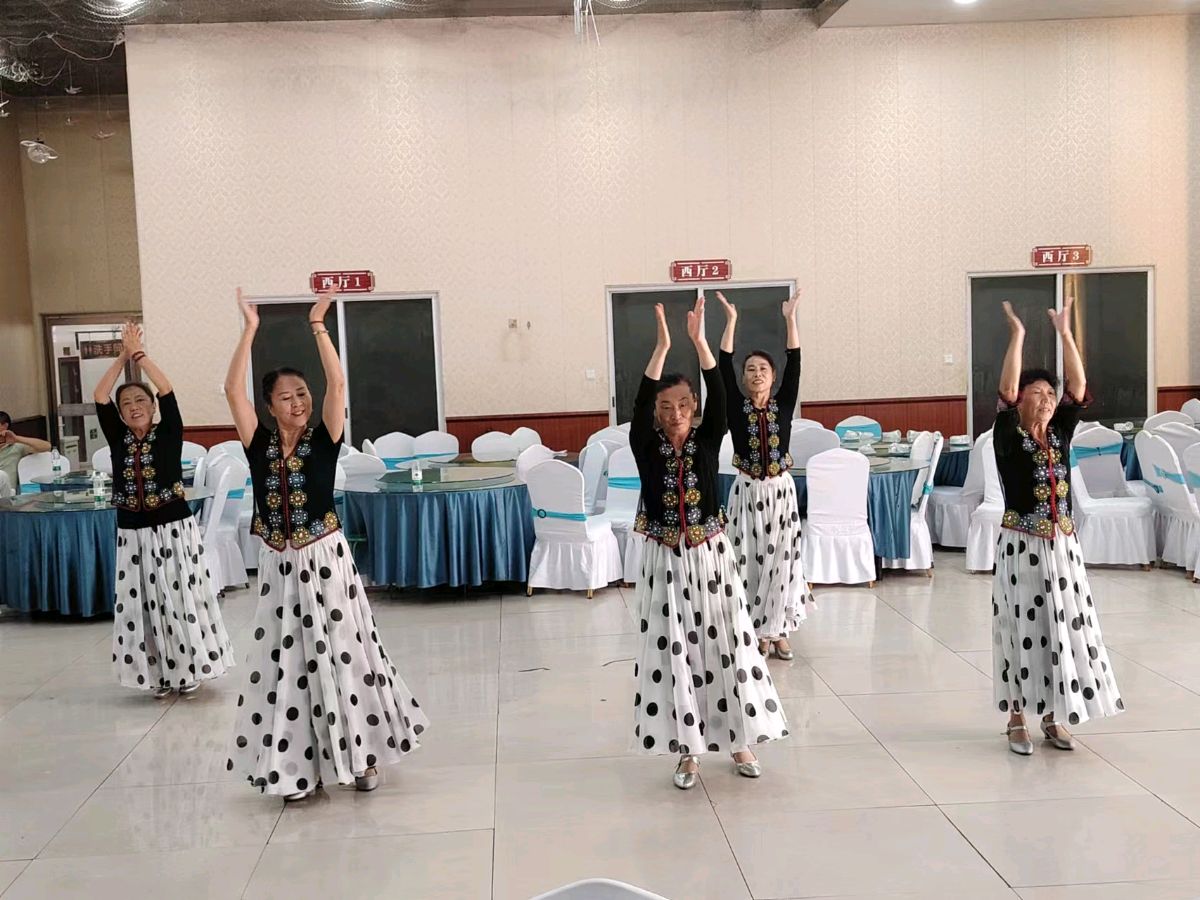 特刊：《河间市金秋歌舞团庆八一联欢》通讯明雪琴-宣传部副部长|图片视频王连社/孙四启|中华诗经阁隆重推介（图13）