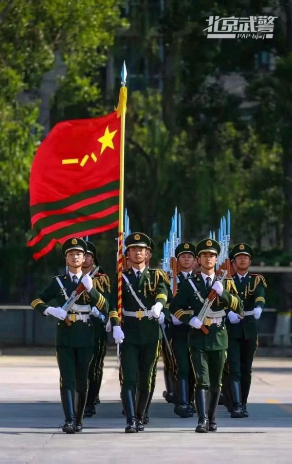 欣赏后山月樵老师自由体诗·军装（图2）