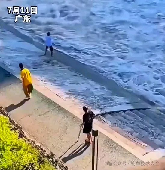 一支拐杖 文/夜海光束（福建）（图3）
