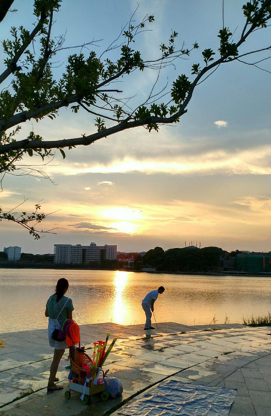 【新山东文学社】《夕阳无限好,人老心不老》作者/冯东平 主播/墨兰(图8)