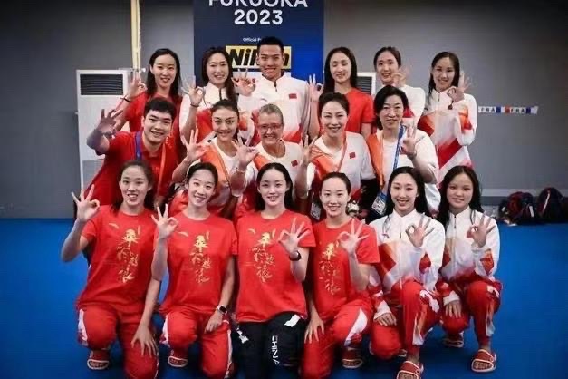 泳技之美看过来——赞中国女子花样游泳队巴黎奥运巧夺金牌-文：诗童山之子（北京）长安街总社【世界诗人名人展】10188期（图3）
