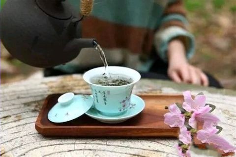 《初秋的傍晚》作者/庆福 主播/馨园小主 主编/胡琴
