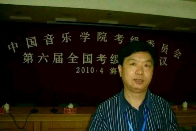 〔中国作家诗人〕蜂德蜜缘连四方 | 炳天／张艳／作词 | 常连祥／作曲 | 赵春伟／演唱（图3）