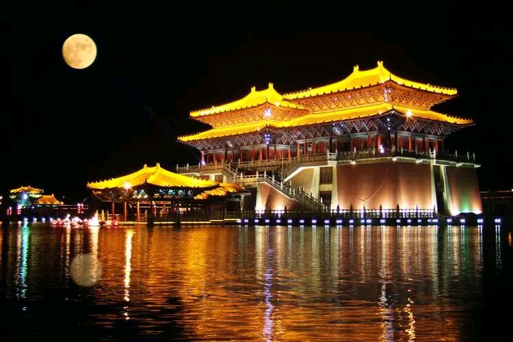 东方书剑的《七绝•车过开封》