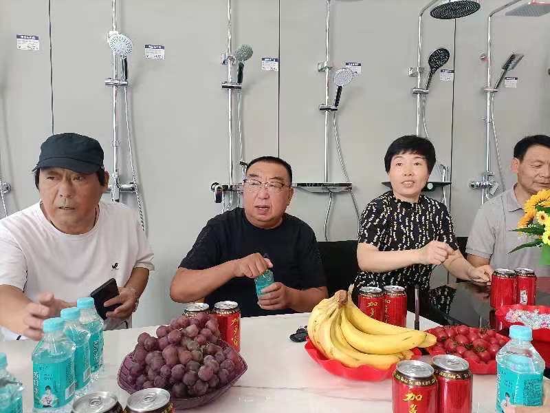 【新诗大观】走进门店采风 歌颂美好生活——巨鹿县诗人协会、《巨鹿文学》编辑部走进辉煌卫浴门店(图6)