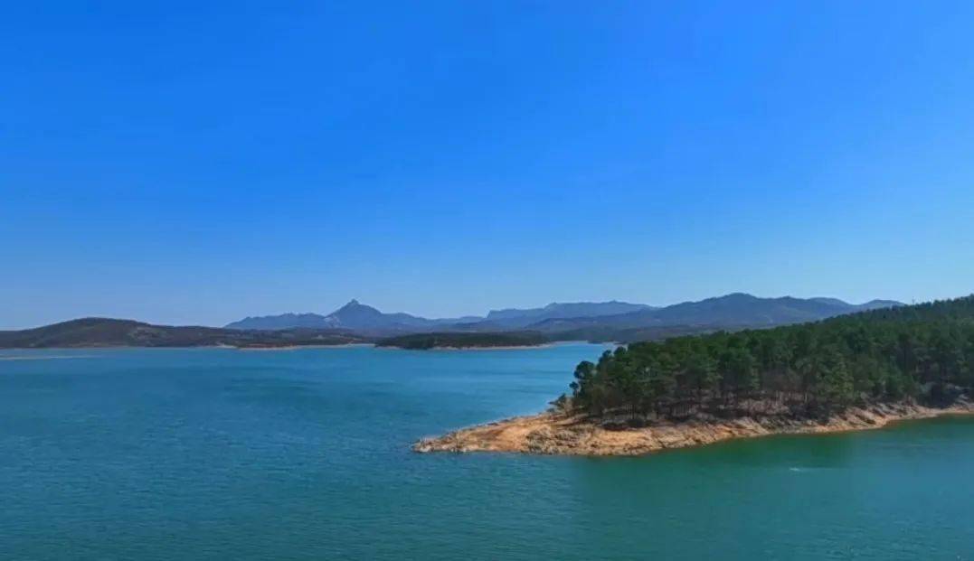 东方书剑的《山花子•朋聚铜湖》