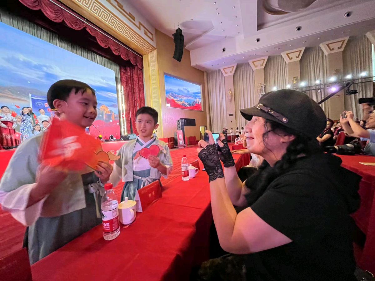 《循聲逐夢 笑享金梅 香港華語賽隊進京參加金梅花獎總決賽收穫滿滿 》作者/彭月琴 主播/京郊醉翁主编/胡琴（图16）