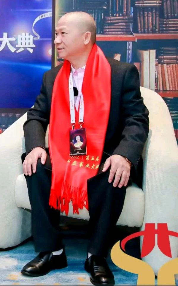 荐赏:《辉煌中国 盛世永固》延安文艺座谈会 一一延安行//作者:张洪光 字:峻菘//《诗路漫漫》征稿//都市头条(图8)