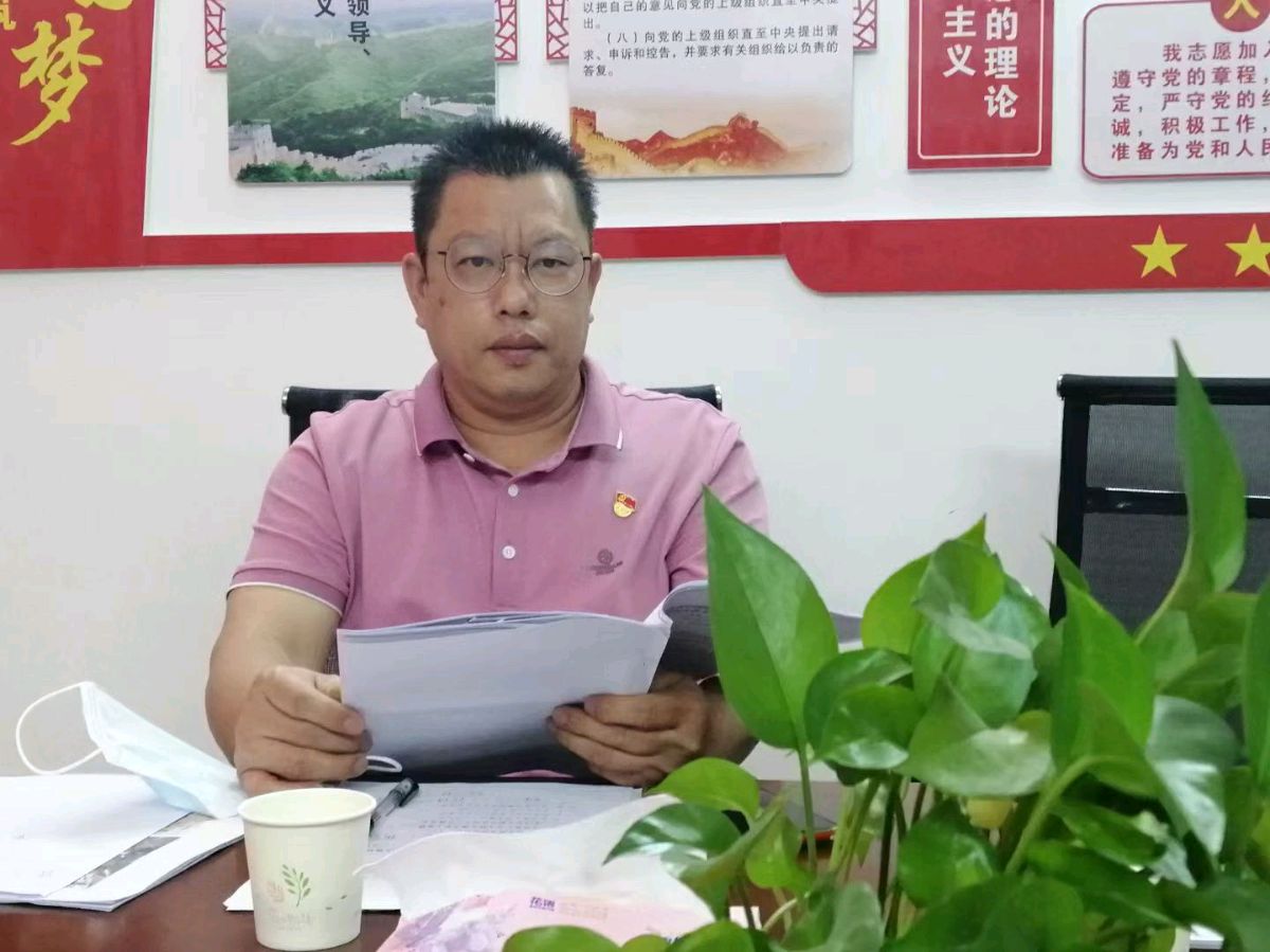 作者：林奇《地表的光亮》11516期~新京都文艺