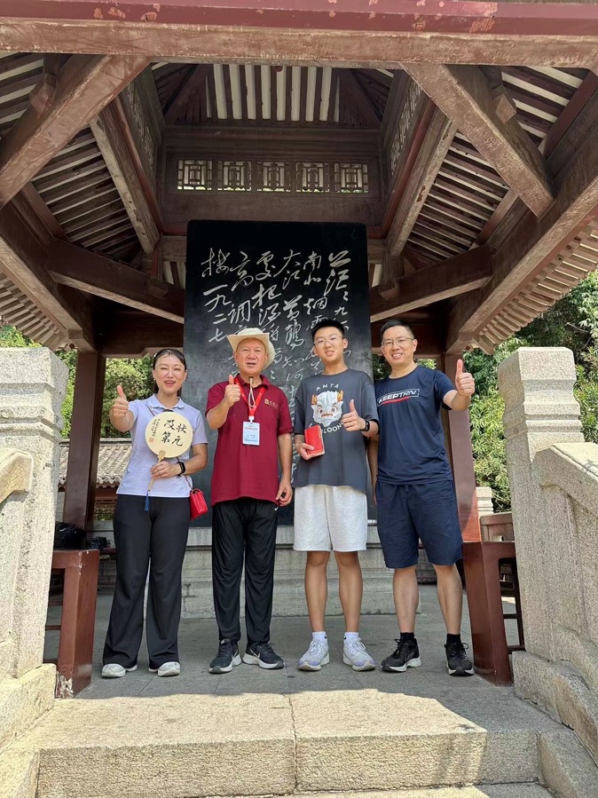 广西一家三口人都留言赞扬黄鹤楼，作者周智敏