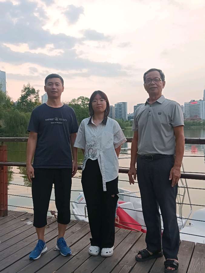 七律-送孙女湖大求学（组合）诗||雅轩琴韵（图8）