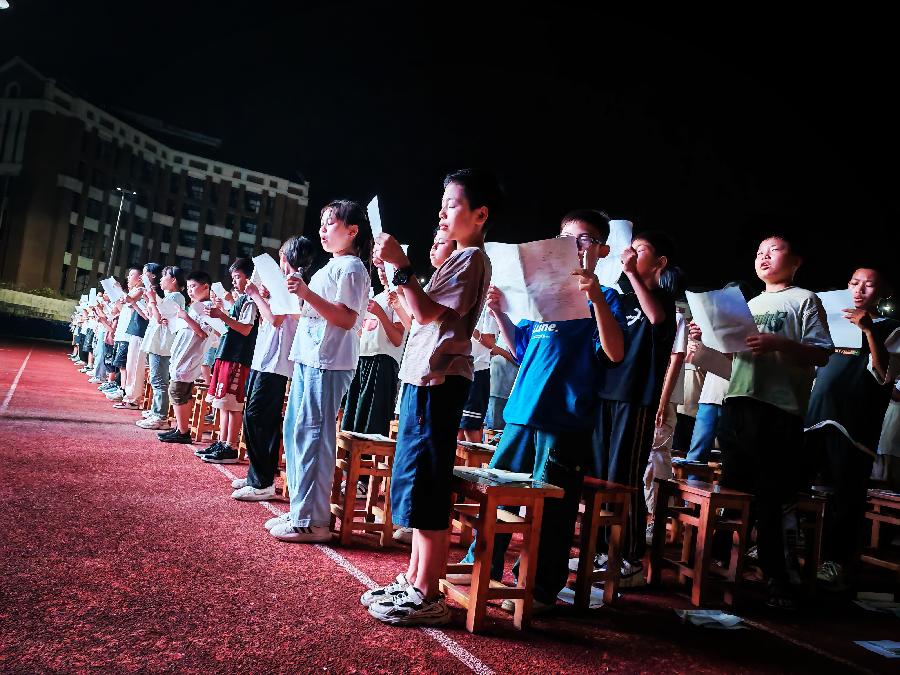 孟国泰点燃贵州沿河实验中学开学第一课（图6）